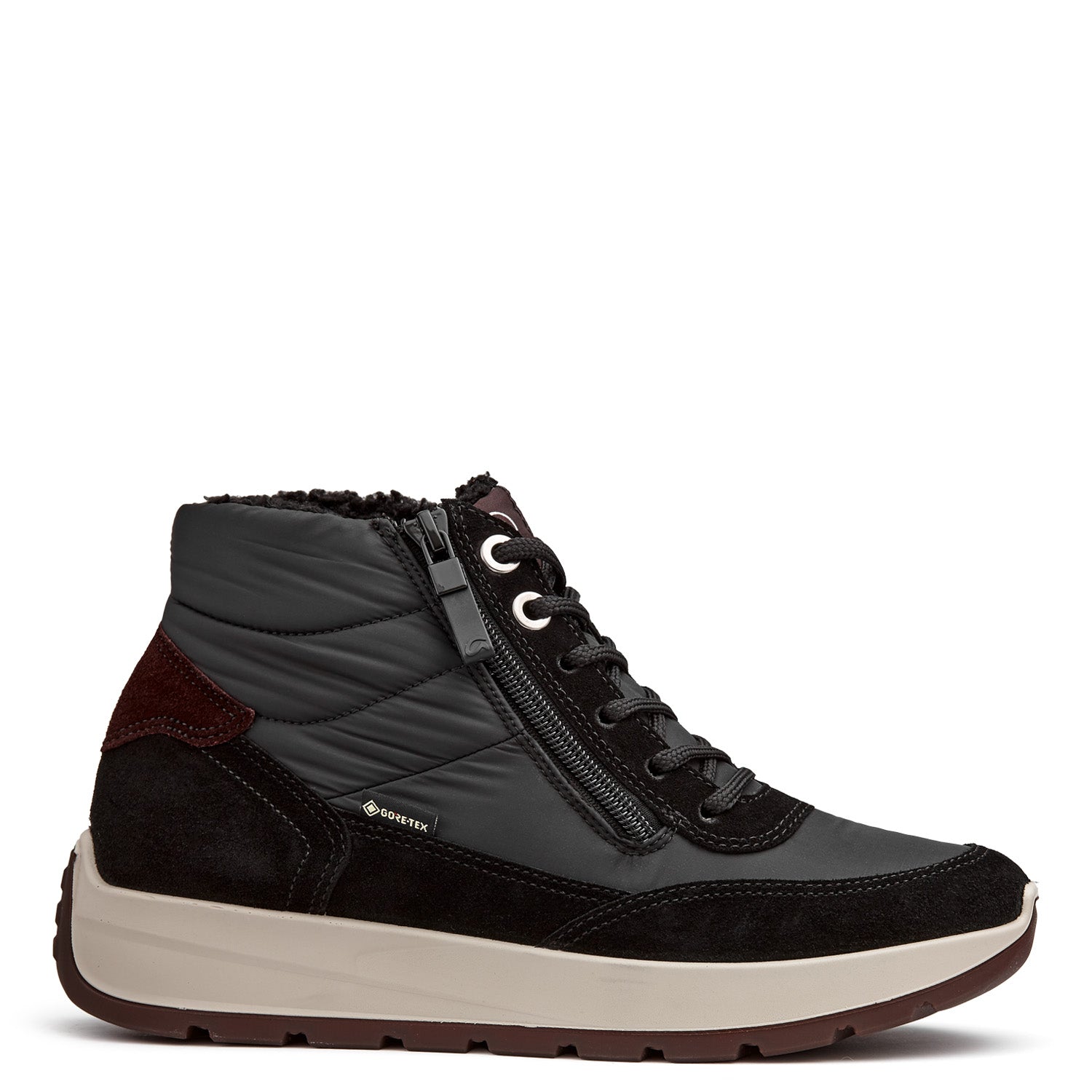 Arachna New Yorkブラック Nike's New 'NYC' Huarache Wears All Black and a Slick Zip